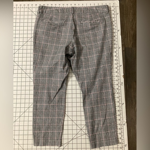 Old Navy Women’s Size 16 Black/White/Pink Pixie Ankle Pants - Picture 5 of 8